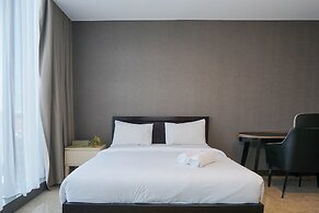 Luxurious 1BR @ L'Avenue Apartment near Sampoerna Universitas