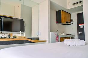 Compact and Modern Studio Room at Casa De Parco Apartment