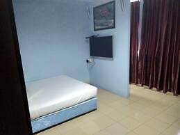 OYO 90376 Centre Point Hotel