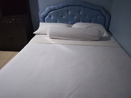 OYO 90376 Centre Point Hotel