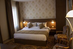 Khan Khediwe Hotel