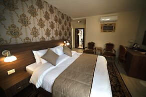 Khan Khediwe Hotel
