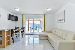 Cascade villas with private garden and jacuzzi