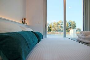 Phaedrus Living: Seaside Deluxe Flat Harbour 107