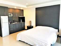 Platinum Suites, Thepprasit Road - Large top Floor Studio