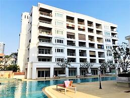 Platinum Suites, Thepprasit Road - Large top Floor Studio