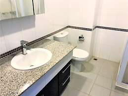 Platinum Suites, Thepprasit Road - Large top Floor Studio