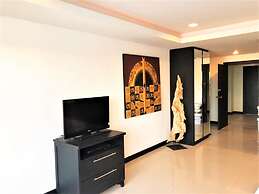 Platinum Suites, Thepprasit Road - Large top Floor Studio
