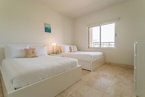 Lovely Condo at Eagle Beach! Great Views