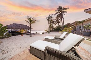 Private Beach Ocean Front Boat Dock Tiki Bar