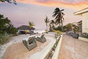 Private Beach Ocean Front Boat Dock Tiki Bar
