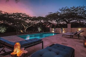 Secluded Villa With Pool3min to Beachfree Utilities