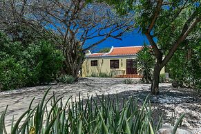 Secluded Villa With Pool3min to Beachfree Utilities