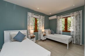 Secluded Villa With Pool3min to Beachfree Utilities
