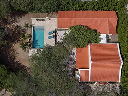 Secluded Villa With Pool3min to Beachfree Utilities