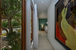 Secluded Villa With Pool3min to Beachfree Utilities