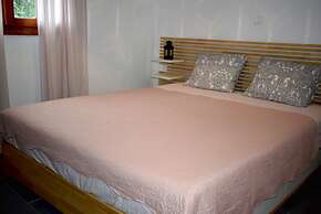 Apt - Sleeps 4 - Pets Ok - Parking - Balcony