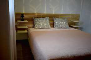 Apt - Sleeps 4 - Pets Ok - Parking - Balcony