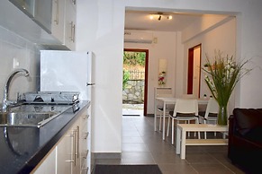 Apt - Sleeps 4 - Pets Ok - Parking - Balcony