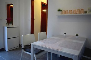 Apt - Sleeps 4 - Pets Ok - Parking - Balcony