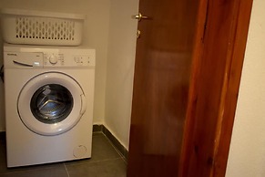 Apt - Sleeps 4 - Pets Ok - Parking - Balcony