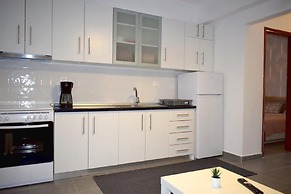 Apt - Sleeps 4 - Pets Ok - Parking - Balcony