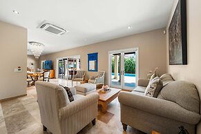 Upscale Ocean View Villa With Pool + Outdoor Kitchen