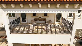 Upscale Ocean View Villa With Pool + Outdoor Kitchen