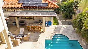 Upscale Ocean View Villa With Pool + Outdoor Kitchen