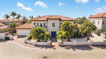 Upscale Ocean View Villa With Pool + Outdoor Kitchen