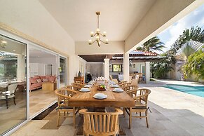 Upscale Ocean View Villa With Pool + Outdoor Kitchen