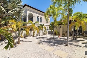 Upscale Ocean View Villa With Pool + Outdoor Kitchen