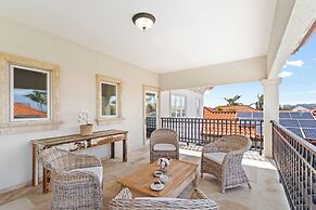 Upscale Ocean View Villa With Pool + Outdoor Kitchen