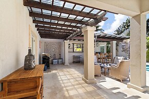Upscale Ocean View Villa With Pool + Outdoor Kitchen