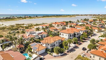 Upscale Ocean View Villa With Pool + Outdoor Kitchen