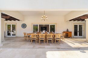 Upscale Ocean View Villa With Pool + Outdoor Kitchen
