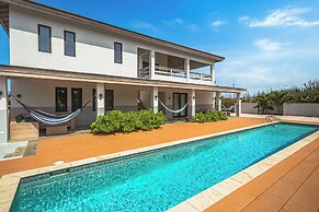 Luxurious Ocean View Getaway!