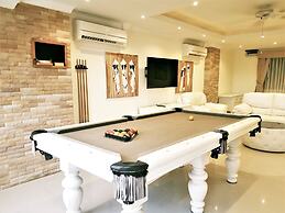 Large, Stylish 2 bed Apartment With Pool Table in Pattaya
