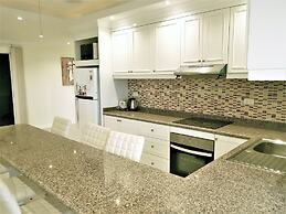 Large, Stylish 2 bed Apartment With Pool Table in Pattaya