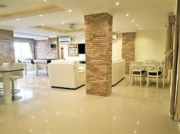 Large, Stylish 2 bed Apartment With Pool Table in Pattaya