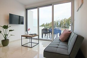 Phaedrus Living: Seaside Luxury Flat Harbour 110