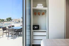 Phaedrus Living: Seaside Deluxe Flat Harbour 112