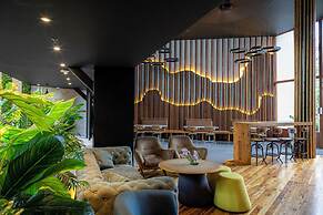 Giraffe Beach Hotel