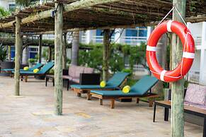 Giraffe Beach Hotel