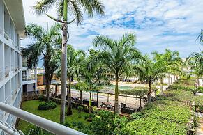 Giraffe Beach Hotel