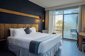 Giraffe Beach Hotel