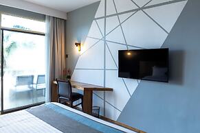 Giraffe Beach Hotel