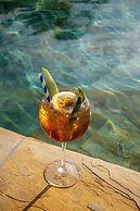 Giraffe Beach Hotel