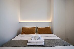 Phaedrus Living: Seaside Executive Flat Harbour 207