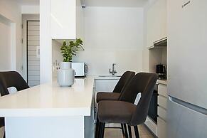 Phaedrus Living: Seaside Executive Flat Harbour 207